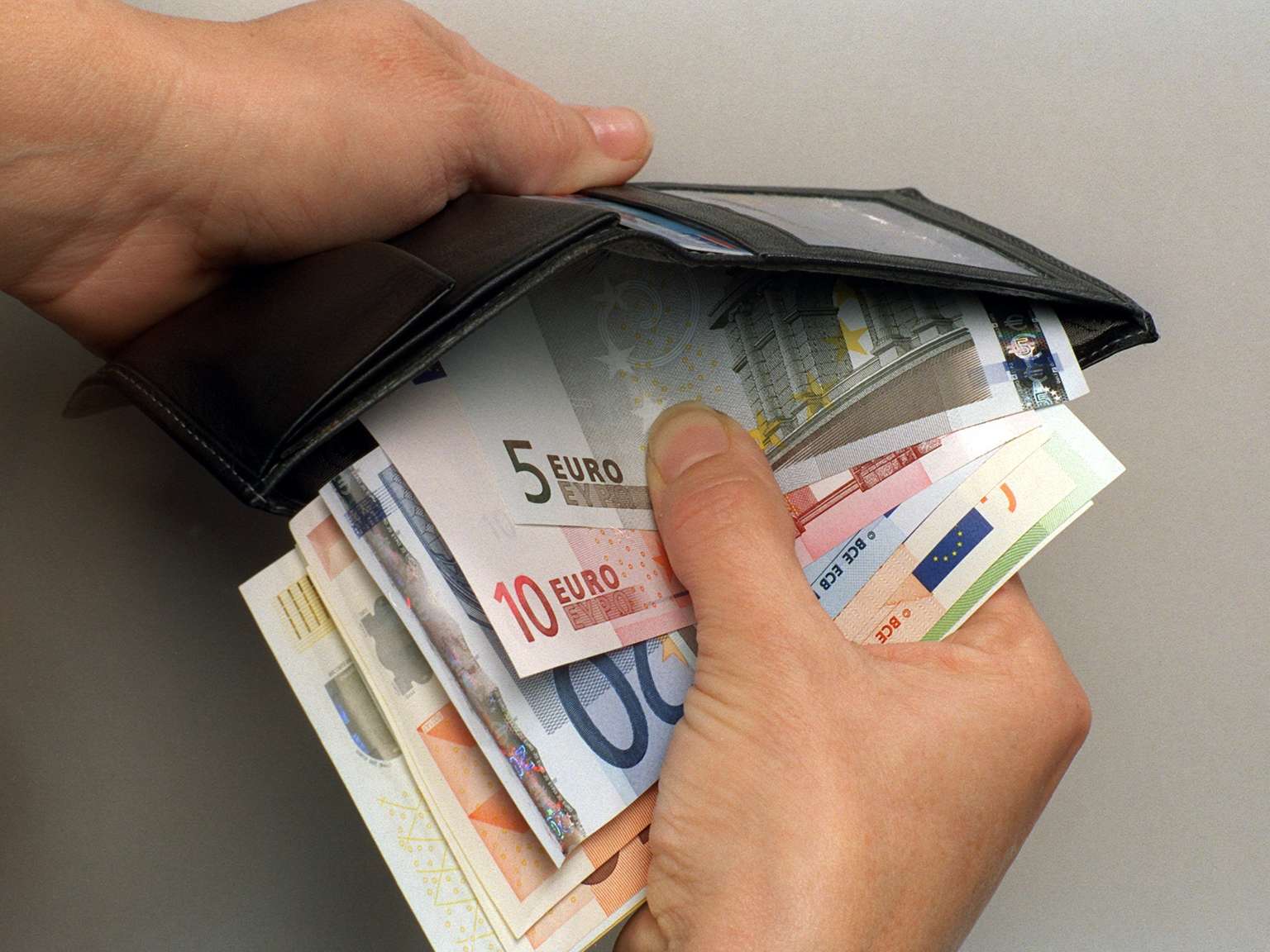 Was bedeutet es aus psychologischer Sicht, Banknoten vom kleinsten zum größten Wert zu sortieren?